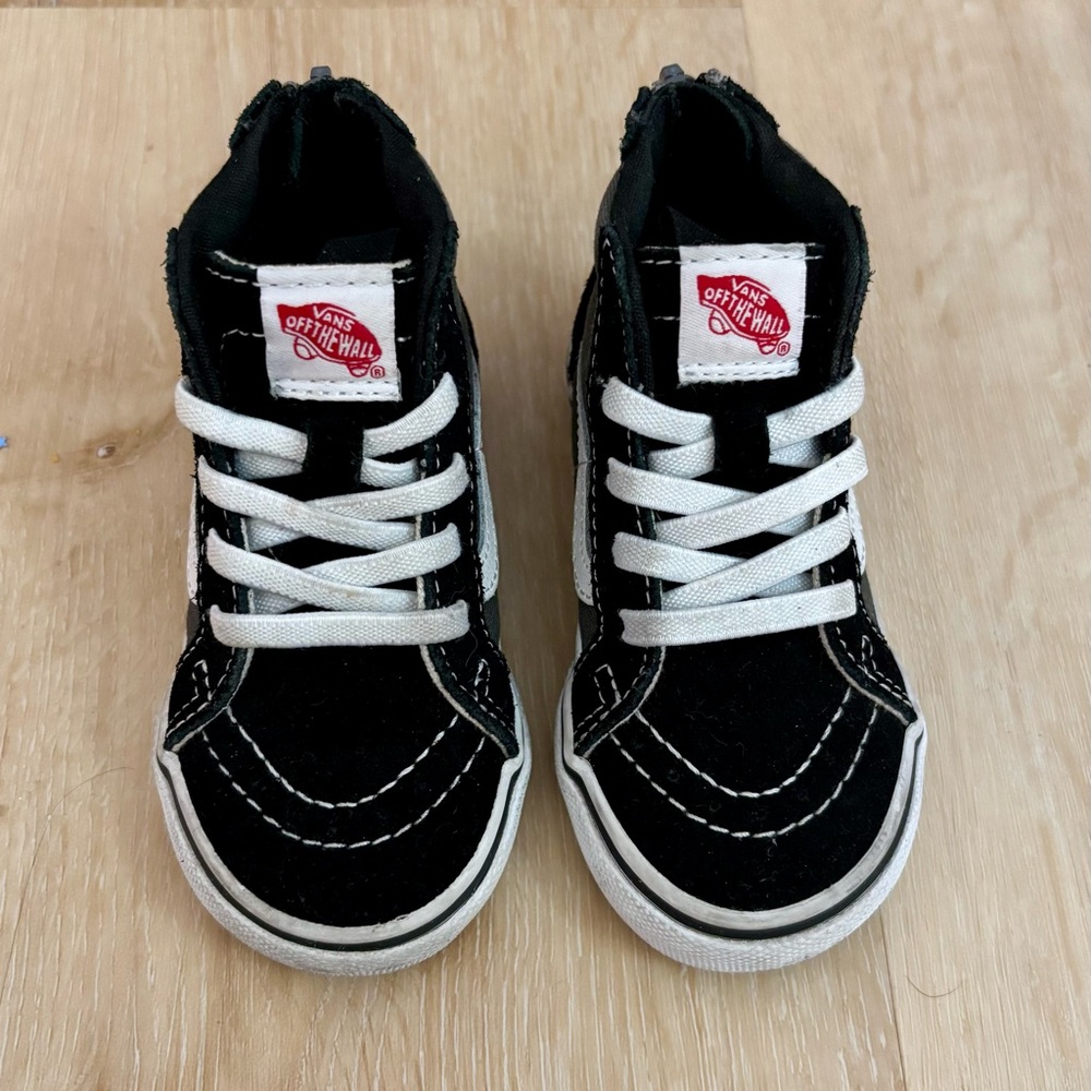 Vans off the Wall Toddler SK8 Hi Zip Shoes